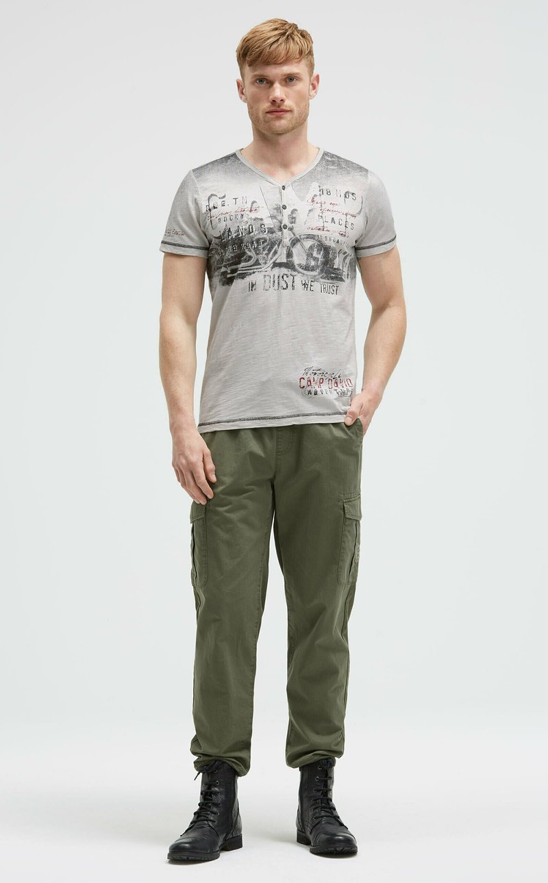 Camp David HENLEY IM USED LOOK MIT PHOTOPRINT - T-Shirt print - ash/grau -  Zalando