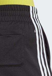 adidas Originals STRIPESS - Pantaloni scurți - black