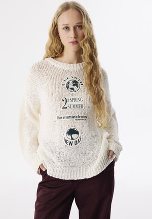 WITH PATCHES - Strickpullover - cream