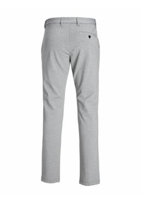 Graue Hose aus einem glatten Stoff, mit geradem Bein, einer Gesäßtasche mit Knopf und einem mittelhohen Bund.