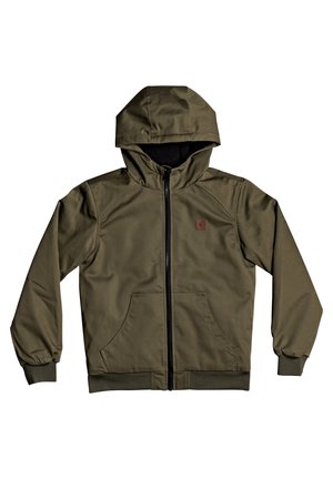 Veste à capuche vert olive avec fermeture éclair devant, poche kangourou, poignets élastiques et petite écusson carré avec logo sur la poitrine.