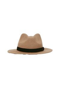Felt hat in light beige with a wide brim and a black ribbon band, featuring two peaks on the crown for a distinctive silhouette.