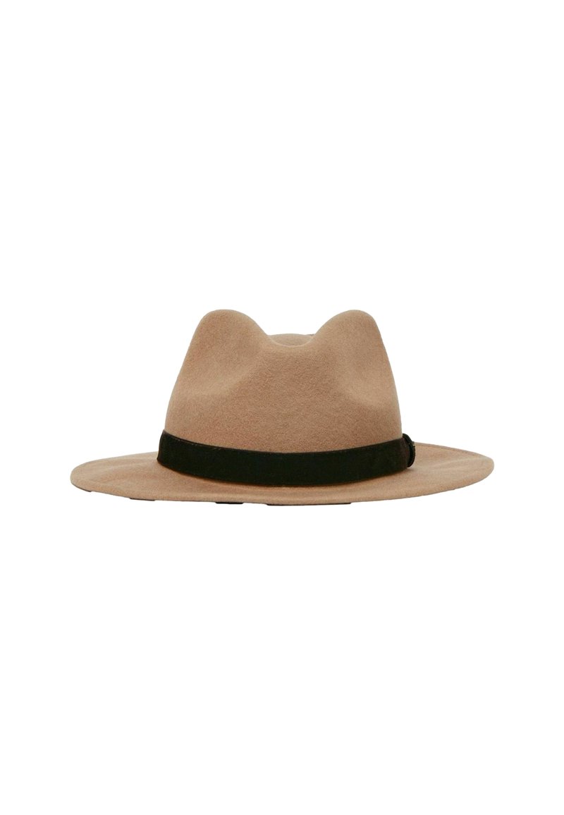 Felt hat in light beige with a wide brim and a black ribbon band, featuring two peaks on the crown for a distinctive silhouette.