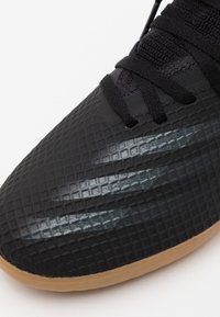 adidas Performance Halowe buty piłkarskie