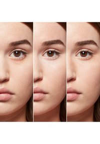 Tre ritratti ravvicinati del volto di una donna, che mostrano diverse texture e tonalità della pelle, con occhi marroni e colore naturale delle labbra.