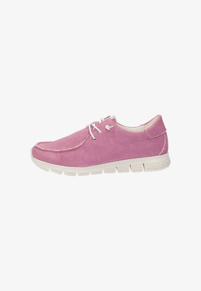 Chaussure en tissu rose avec une texture lisse, dotée de lacets blancs, d'un bout rond et d'une semelle blanche rembourrée avec des rainures.