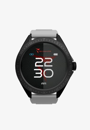 Montre numérique avec un cadran circulaire noir, chiffres blancs affichant 22h30, accents rouges, boîtier noir et bracelet gris.