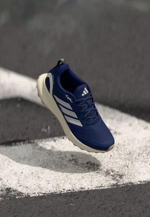 RUNFALCON 5 - Metsajooksu tossud - dark blue/chalk white/core black