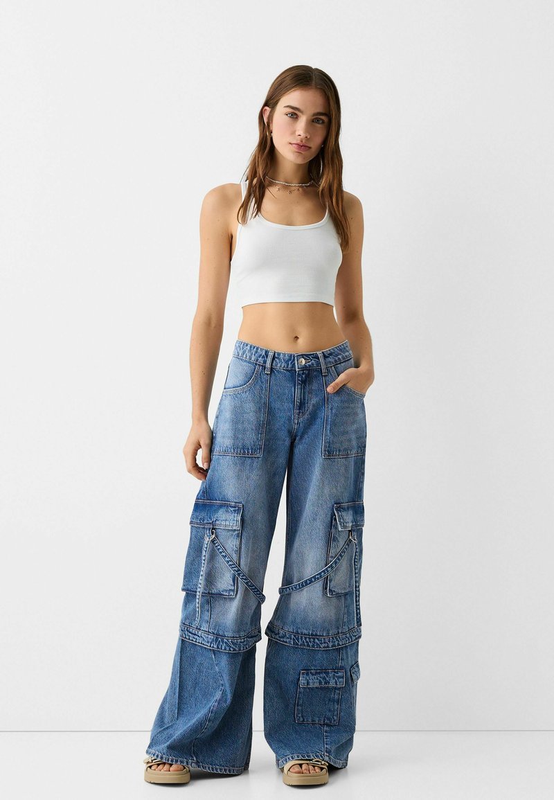 Bershka Flared Jeans lichtblauw denim