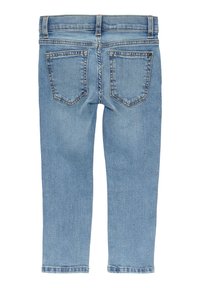 Lichtblauwe denim jeans met een slim fit, vijf zakken en een klassieke tailleband. De stof heeft een soepele textuur en subtiele stikdetails.