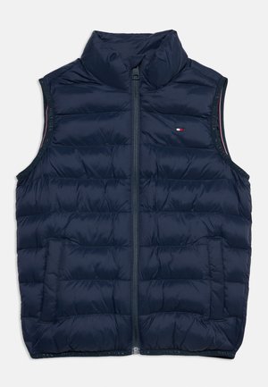 Námornícka tmavomodrá prešívaná vesta bez rukávov so zipsom vpredu, vysokým golierom, bočnými vreckami a malým logom na hrudi.