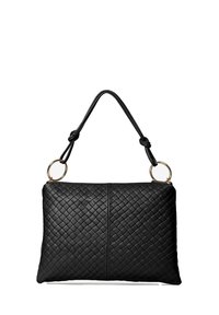 Sac à main en cuir tissé noir avec une forme rectangulaire plate, doté d'une bandoulière nouée et de accents matériels ronds en or.
