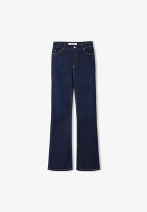 Ciemnoniebieskie dżinsy w stylu dzwonów wykonane z denimu o gładkiej teksturze. Posiadają zapięcie na guzik z przodu, pięć kieszeni oraz kontrastowe przeszycia.