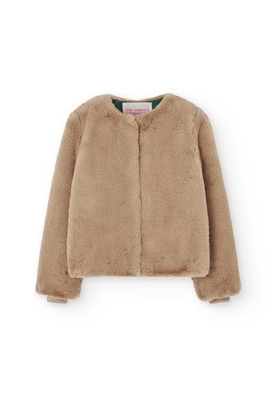 Beige faux fur jakke med lange ærmer, rund halsudskæring og detaljeret søm foran. Blød struktur, minimalistisk design og ingen synlige lukninger.
