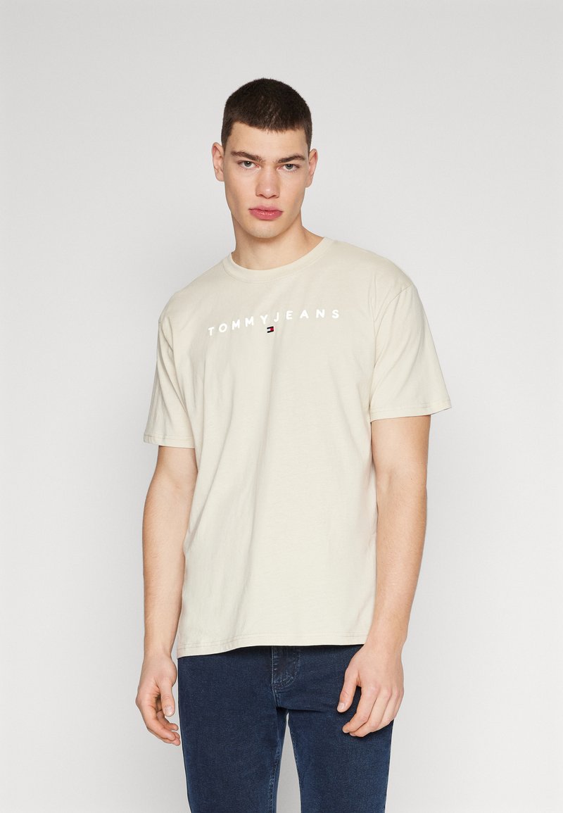 Tommy Jeans - LINEAR LOGO TEE  - Print T-shirt - newsprint, Enlarge