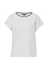 T-shirt en coton blanc à manches courtes, avec un col rond orné d'une bordure rayée contrastante noir et blanc. Forme classique et carrée.