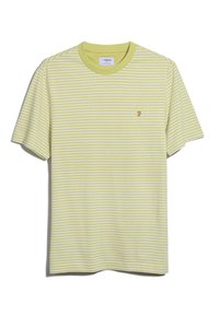 Camiseta de rayas amarillas y blancas hecha de suave tela de algodón. Presenta un cuello redondo y un pequeño logo bordado en el pecho.