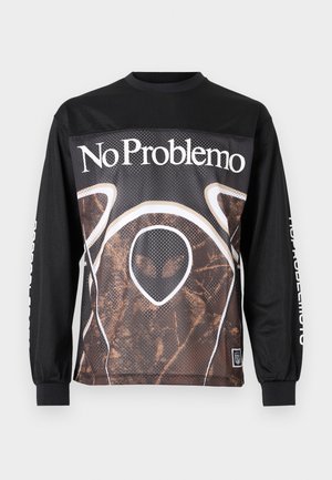 Čierna košeľa z priehľadnej sieťoviny s dlhými rukávmi s textom "No Problemo", vzorovanou oblasťou na hrudi s dizajnom mimozemšťana a bielymi akcentmi na rukávoch.