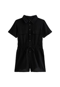 Mono corto negro de manga corta hecho de tela texturizada. Cuenta con un cuello con solapa, cierre de botones, dos bolsillos en el pecho y una cintura con cordón elástico.