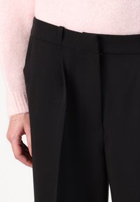 Aware VMPASSI MW KNEE VMA - Short - black