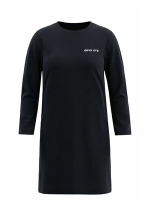 Schwarzes Shift-Kleid mit langen Ärmeln, rundem Ausschnitt und weißem Text "Girls cry." auf der oberen linken Brust gedruckt.