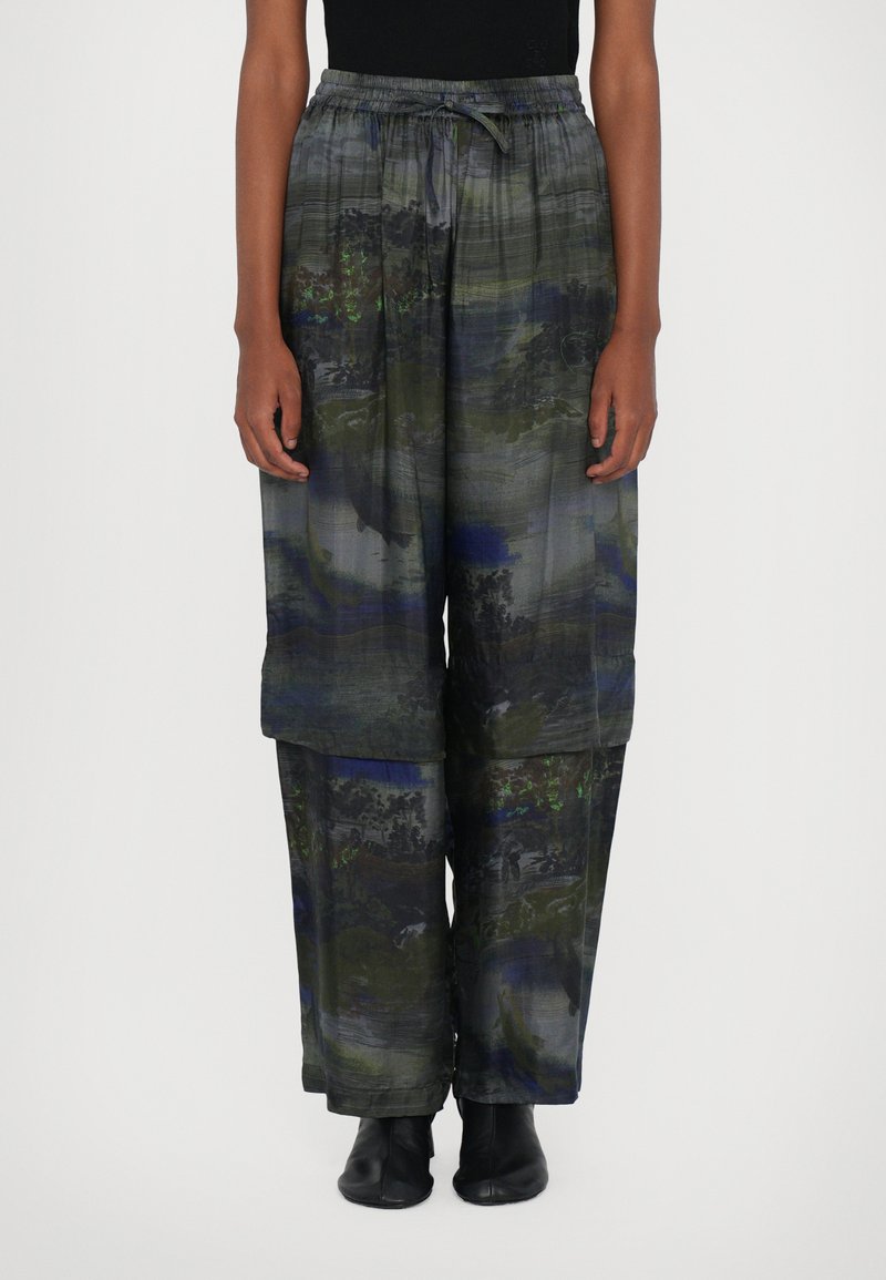 Henrik Vibskov SHANTS PANTS - Stoffhose - grey