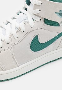 Jordan AIR JORDAN 1 ZOOM CMFT 2 jasnozielony