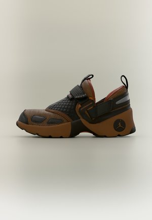 Jordan, TRUNNER  - Маратонки - light british tan/desert orange/reflective silver-coloured/white