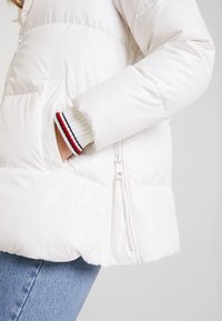 Tommy Hilfiger Dunjacka - white