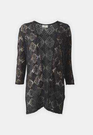 Cárdigan de encaje negro con mangas tres cuartos, frente abierto, patrón geométrico intrincado y textura ligera.