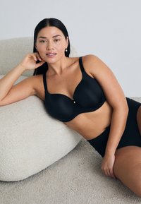 Triumph BODY MAKE-UP ESSENTIALS WP - T-shirt bra - black