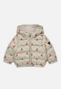 Beige barns pufferjakke med hette, dekket av små teddy bear-mønstre og et quiltet mønster, med en frontglidelås.