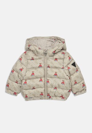 Veste à capuche en duvet beige pour enfants, recouverte de petits imprimés d'ours en peluche et d'un motif matelassé, avec une fermeture éclair à l'avant.