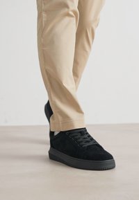 Calvin Klein Jeans CHUNKY CUPSOLE - Tossud - triple black
