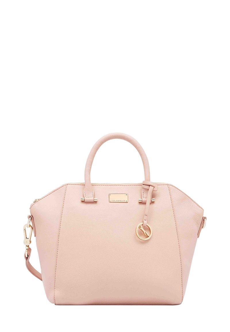 Lichtroze leren handtas met dubbele handgrepen, goudkleurige hardware, een afneembare schouderriem en een ronde decoratieve hanger.