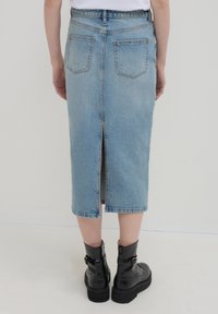 Calliope AVEC FENTE AU DOS - Gonna di jeans - bleu