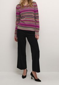 Cream Sweter