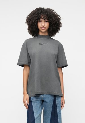 RELAXED WASHED TEE - Camiseta estampada - magnet