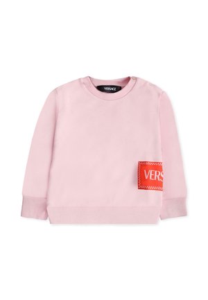 Lichtroze sweatshirt met lange mouwen, ronde hals en een rode patch met "VERS" aan de voorkant. Voorzien van drukknopen bij de schouders.