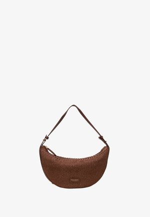 Sac à épaule marron tissé en forme de croissant avec bandoulière réglable et fermeture éclair dorée, avec petite plaque logo Marc O'Polo sur le devant.