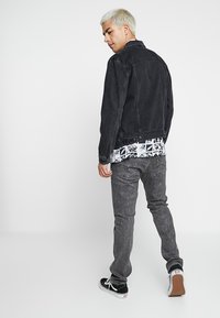 Levi's® THE TRUCKER JACKET - Casaco de ganga - liquorice trucker