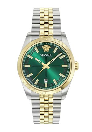 Orologio di lusso con quadrante verde, cinturino in metallo oro e argento, indici delle ore dorati, logo Medusa e display per la data alle 6.