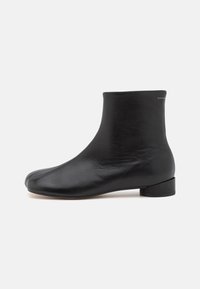 Stiefelette - black