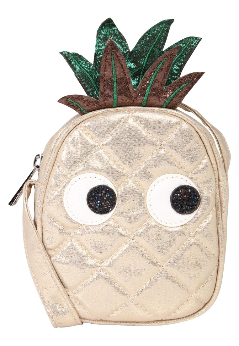 Borsa dorata trapuntata a forma di ananas con foglie verdi glitterate, grandi occhi con accenti neri brillanti e una tracolla.