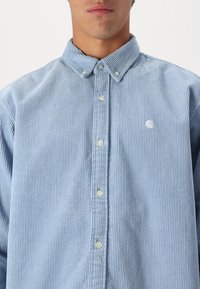 Carhartt WIP MADISON SHIRT - Krekls - dusty ice/wax