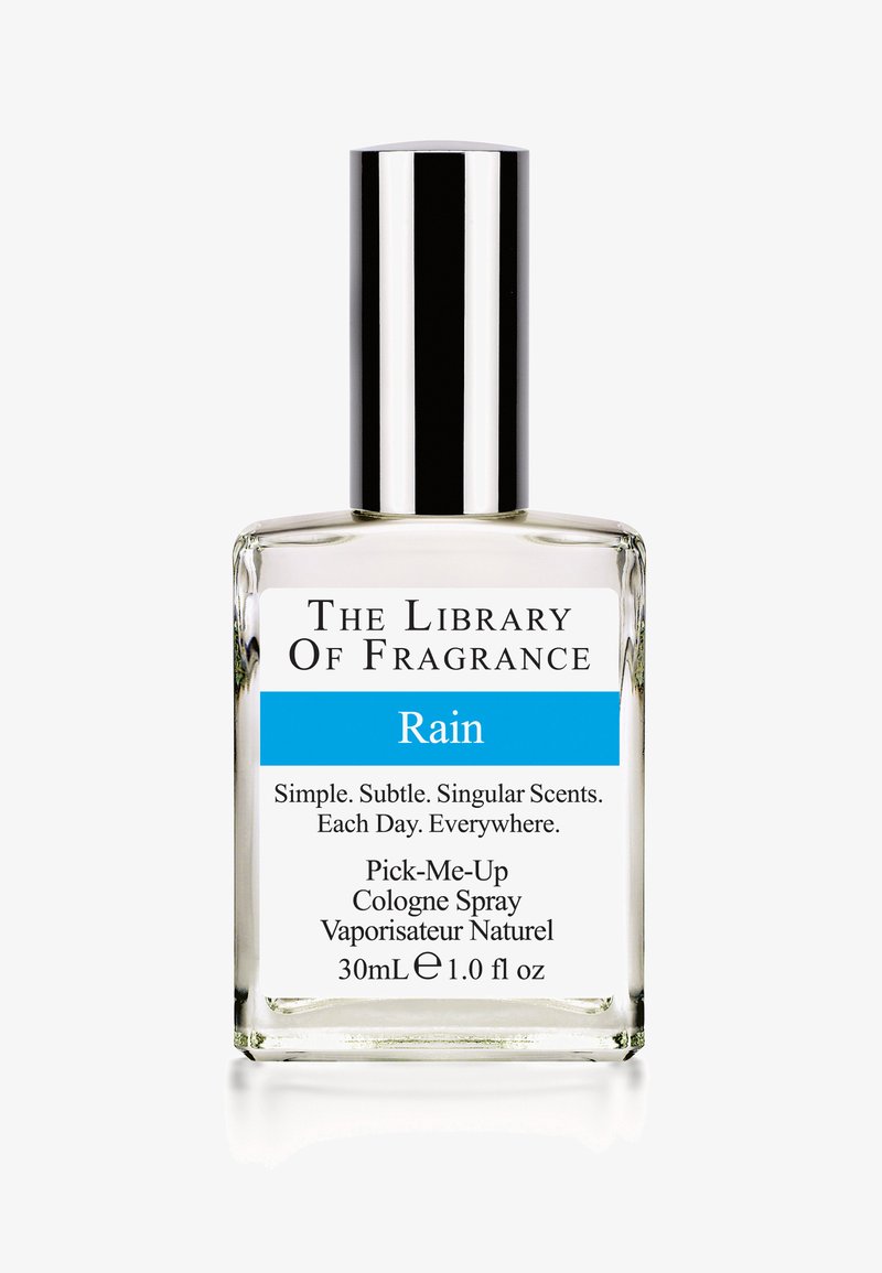 Heldere glazen rechthoekige fles met een zilveren dop, gelabeld "Rain" in het blauw. Bevat 30 ml cologne spray. Eenvoudig ontwerp en minimale tekst.