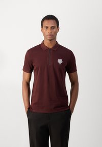 Antony Morato SLIM FIT WITH RUBBER INJECTION PRINT PATCH EFFECT - Poloshirts - dark cherry