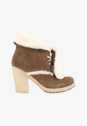 Prada, LACE UP BOOTS BROWN - Bottes de neige - brown