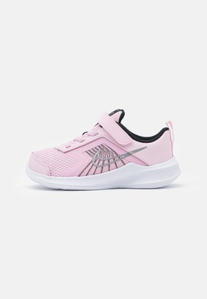 DOWNSHIFTER 11 - Laufschuh Neutral - pink foam/metallic silver/black/white