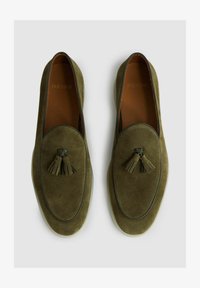 Ausgewählt, moss green